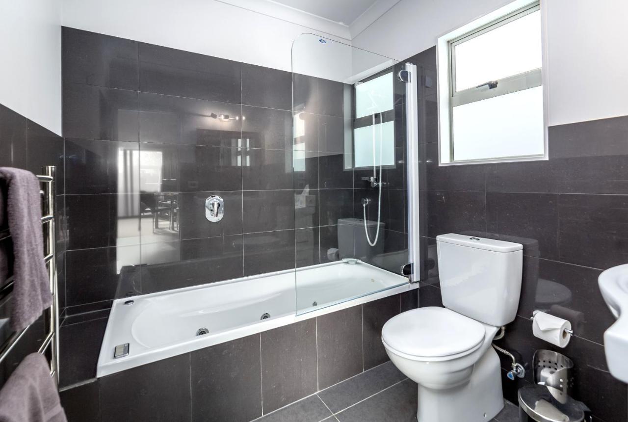Villa Two Four Cologne Martinborough
