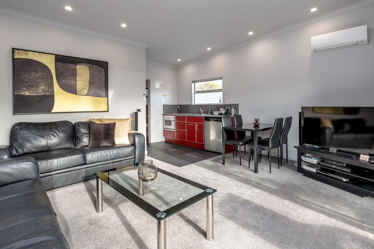 Villa Two Four Cologne Martinborough