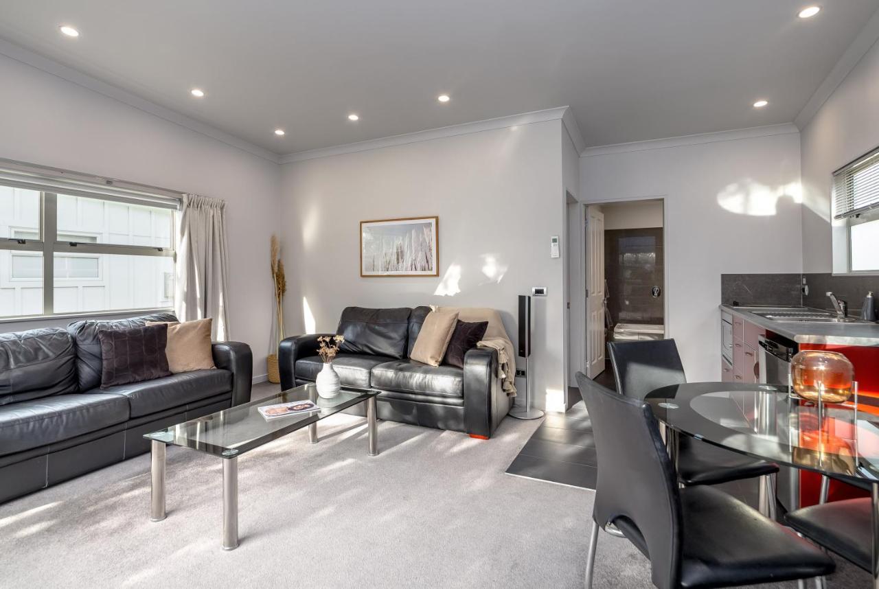 Villa Two Four Cologne Martinborough