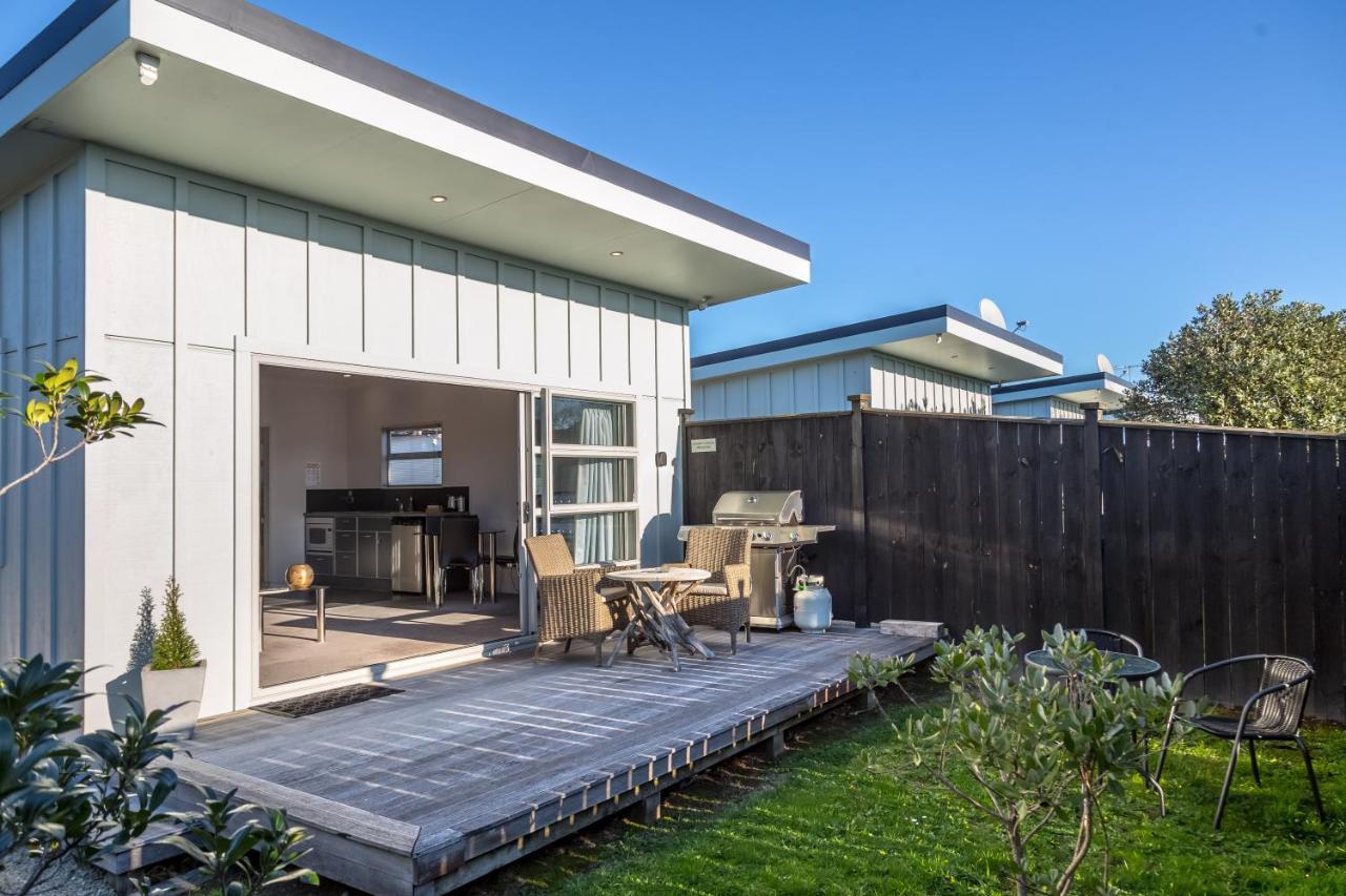 Two Four Cologne Villa Martinborough