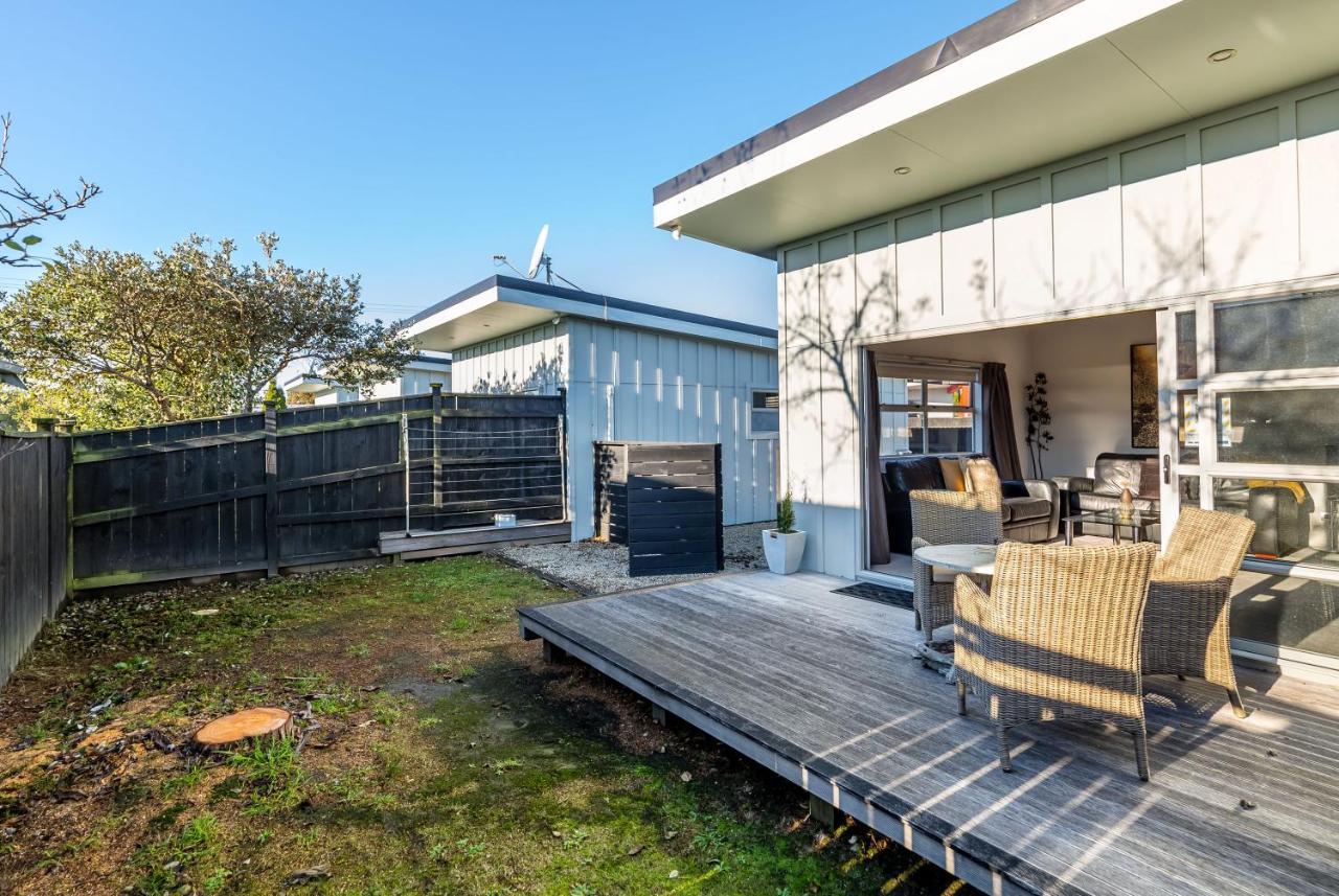 Two Four Cologne Villa Martinborough